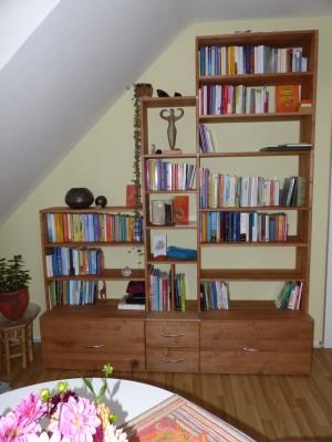Bücherregal in Dachschräge